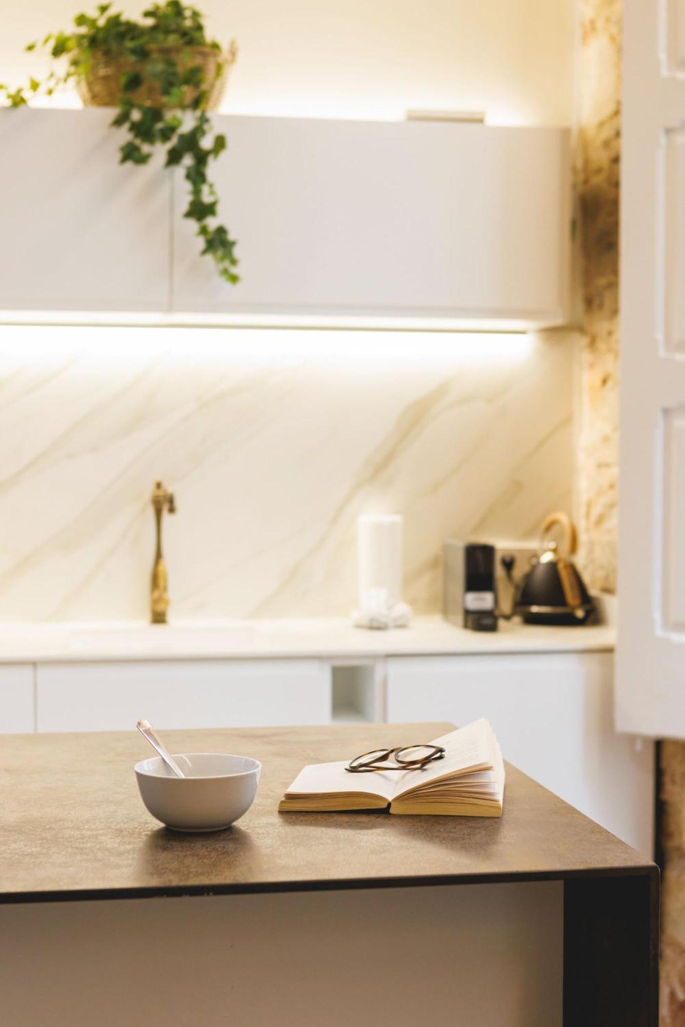 Bravissimo Mercaders 3, Old Town Oasis Apartment *
