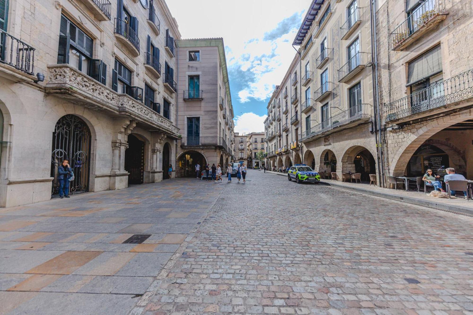 Bravissimo Mercaders 3, Old Town Oasis Apartment *